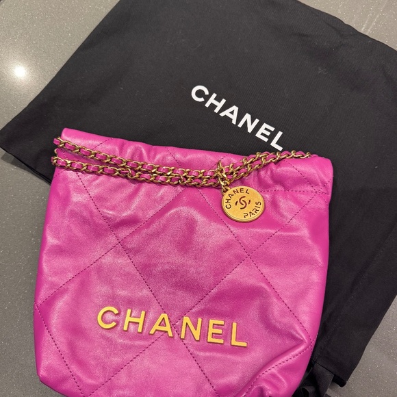 Chanel 22 Mini - Picture 1 of 10